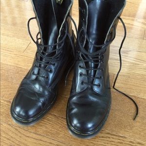 Doc Martens, vintage 90s classic 10 hole boots